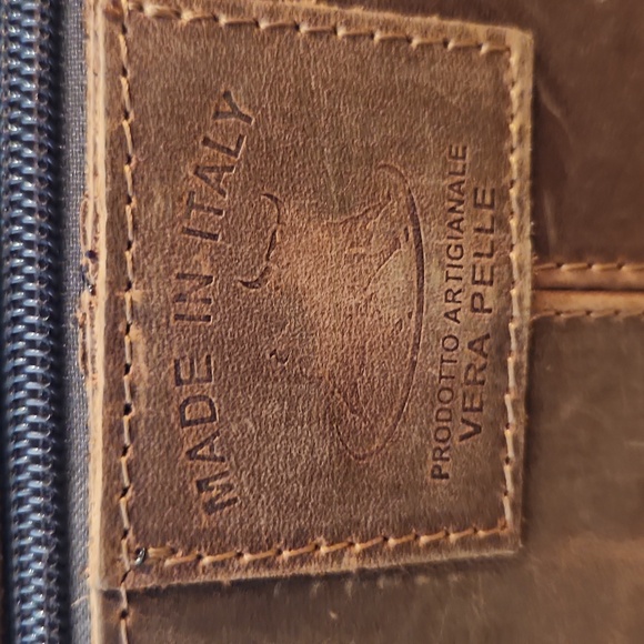 Genuine Italian Leather Messenger Bag - Picture 9 of 10